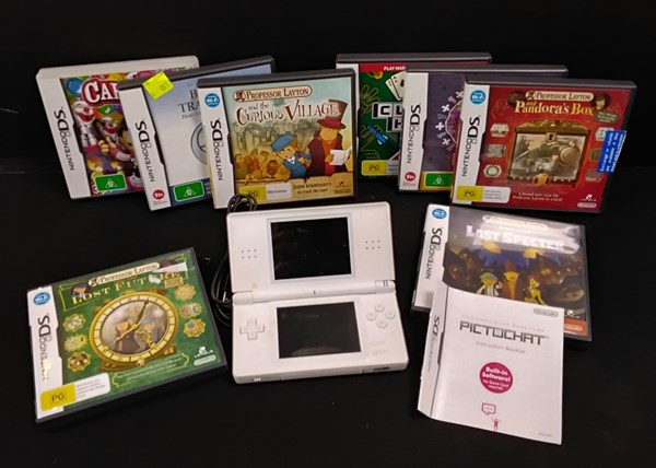 Lot 1218 - DS LITE AND GAMES