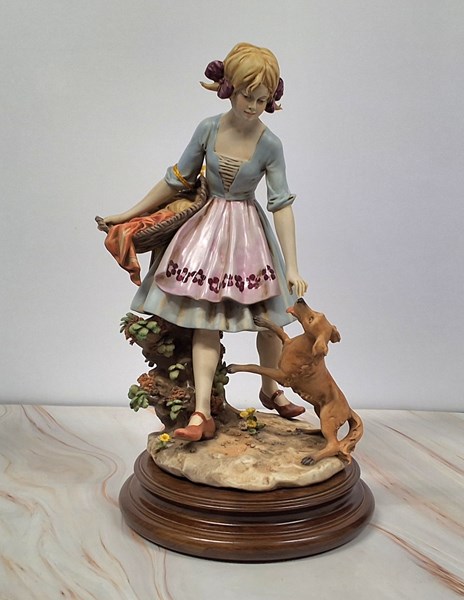 Lot 1450 - CAPODIMONTE FIGURE