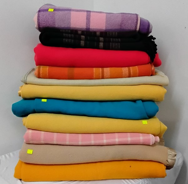 Lot 1426 - QUANTITY OF BLANKETS