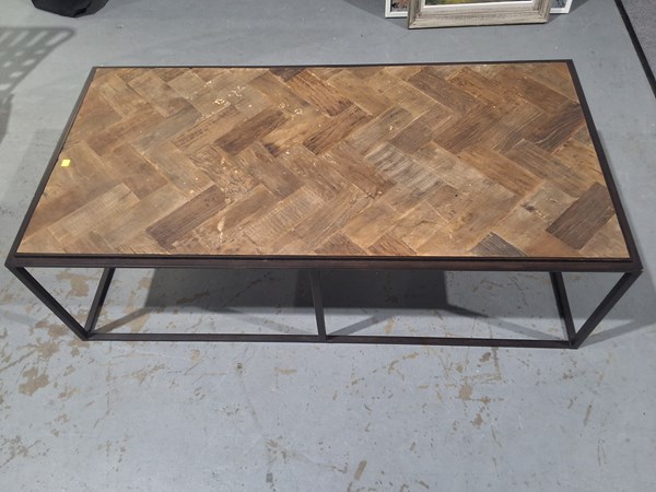 Lot 304 - COFFEE TABLE