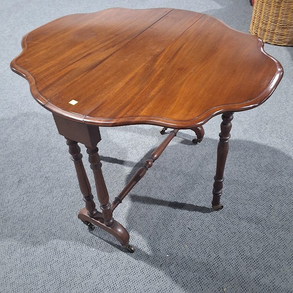 Lot 299 - SUTHERLAND TABLE