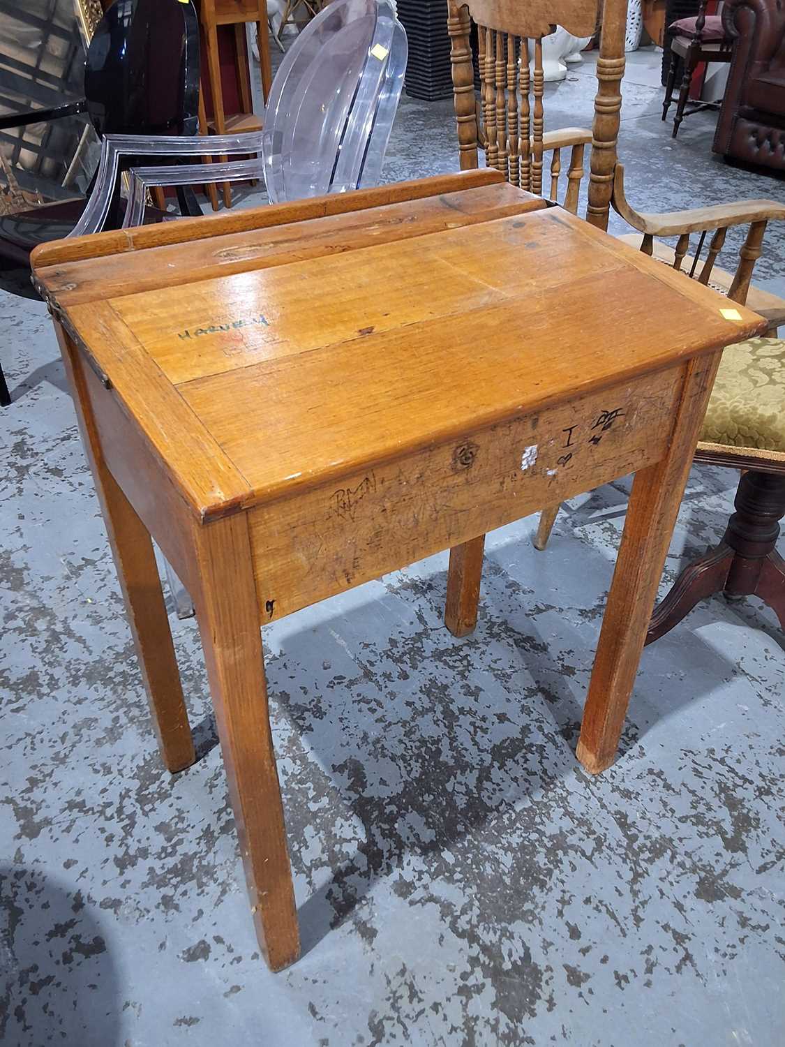 Lot 210 - SCHOOL DESK