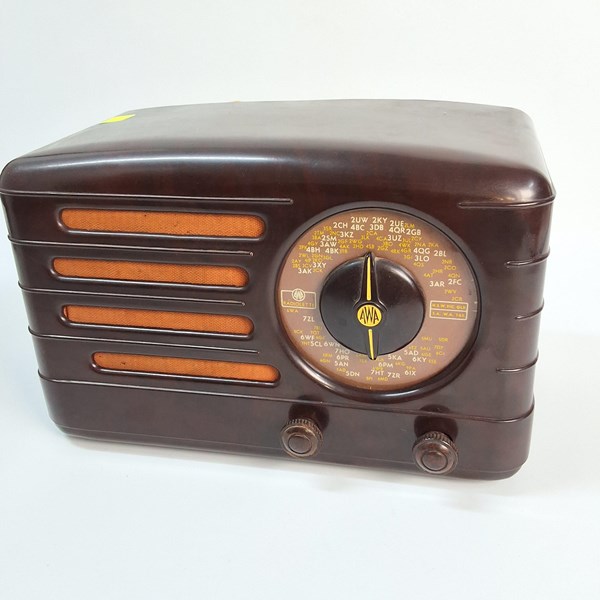 Lot 1375 - AWA RADIO