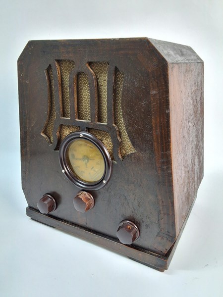 Lot 1275 - TIMBER CASED RADIO