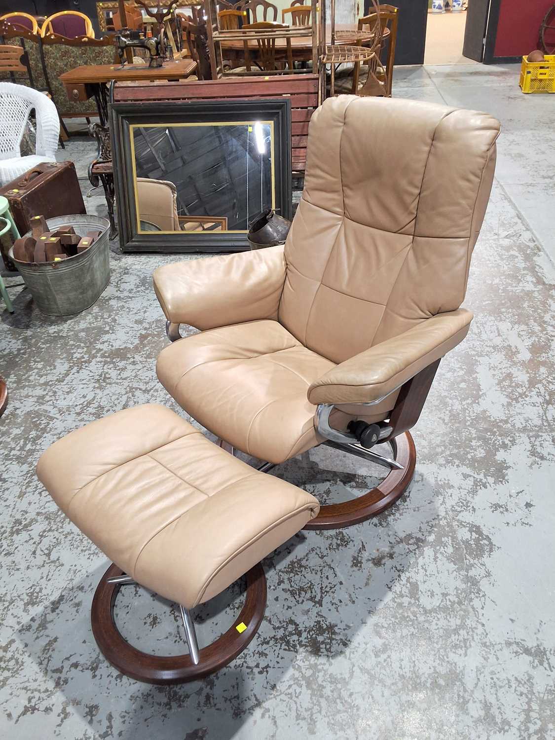 Lot 201 - STRESSLESS ARMCHAIR