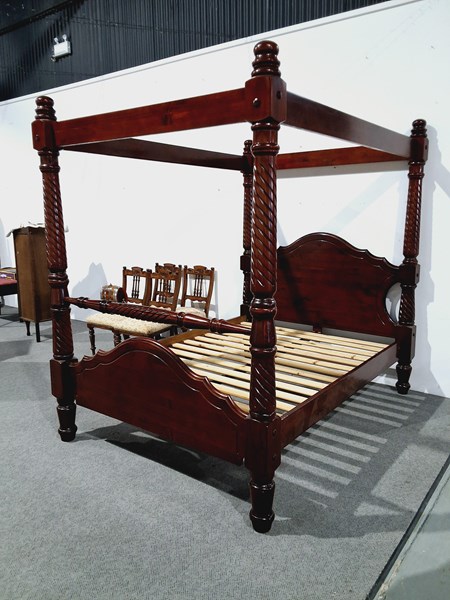 Lot 272 - FOUR POSTER BED