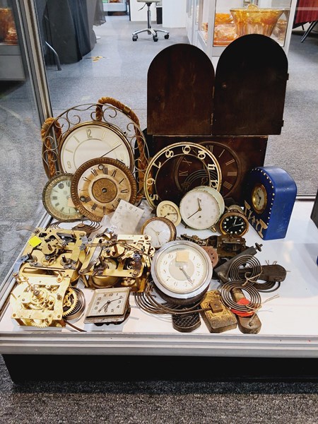 Lot 1362 - CLOCK PARTS