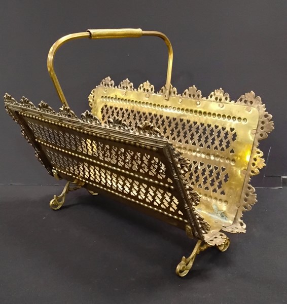 Lot 1265 - MAGAZINE RACK