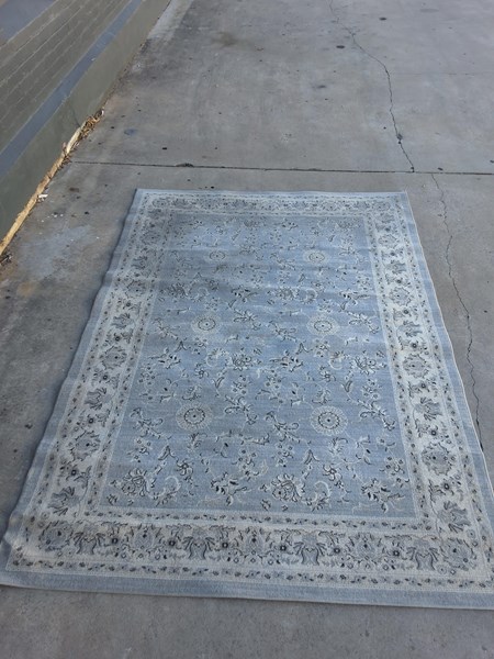 Lot 114 - RUG