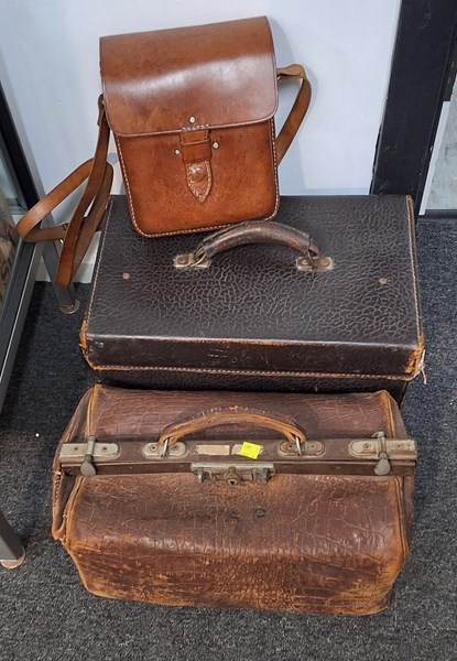 Lot 1415 - DOCTORS BAGS