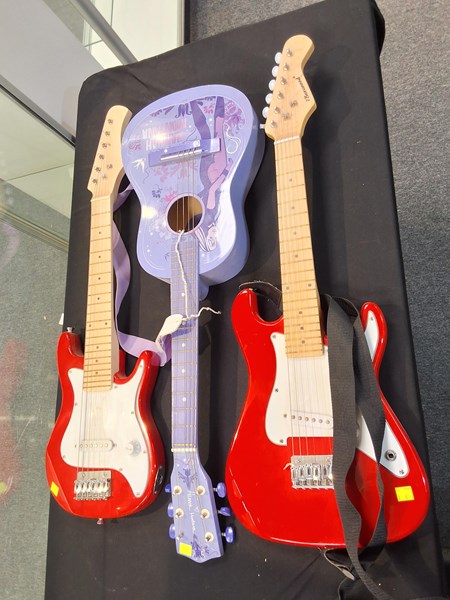 Lot 1424 - CHILDRENS GUITARS