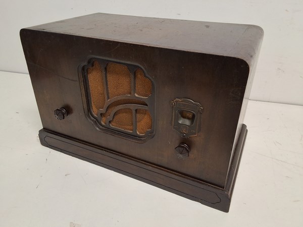 Lot 1383 - TIMBER CASED RADIO