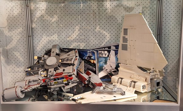 Lot 1231 - LEGO