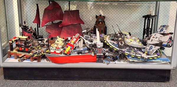 Lot 1220 - LEGO