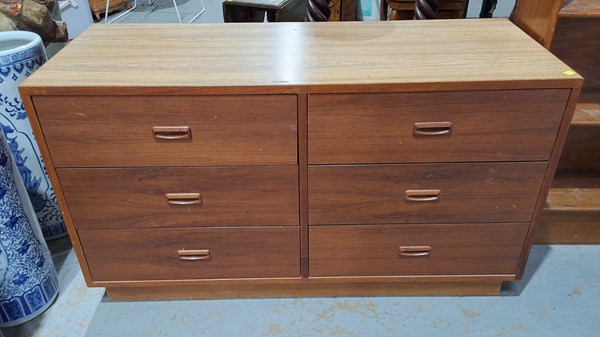 Lot 417 - LOW CHEST OF DRAWERS