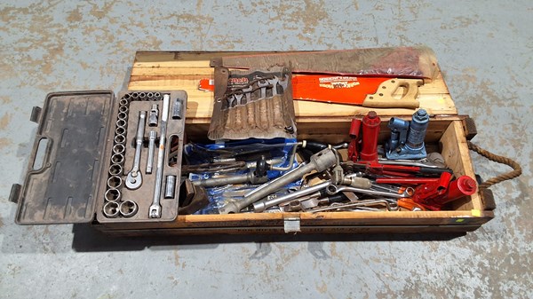 Lot 220 - AMMO CRATE OF TOOLS