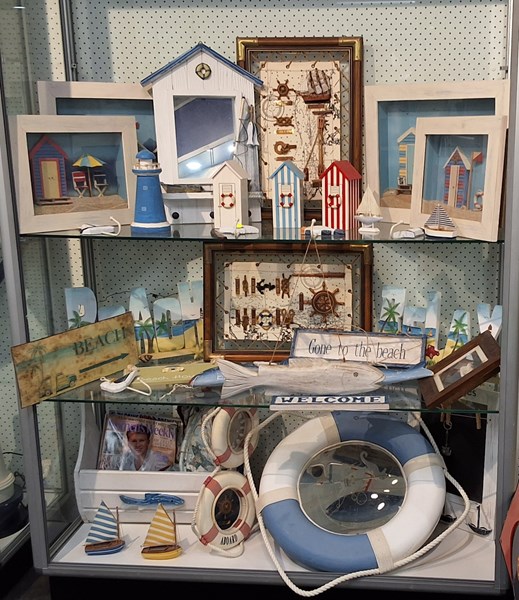 Lot 1246 - SEASIDE DECOR