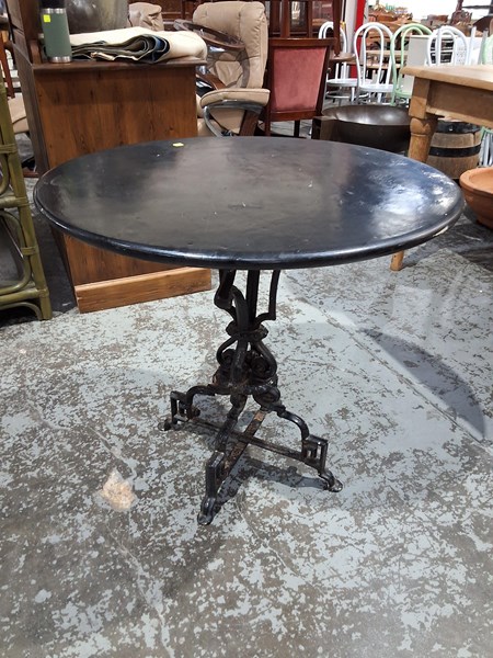 Lot 370 - OUTDOOR TABLE