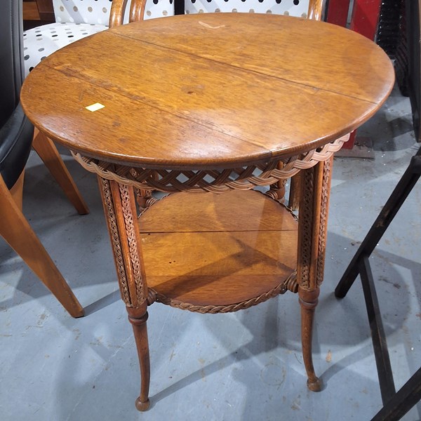 Lot 390 - SIDE TABLE