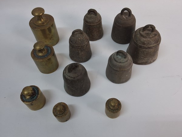 Lot 1212 - SCALE WEIGHTS