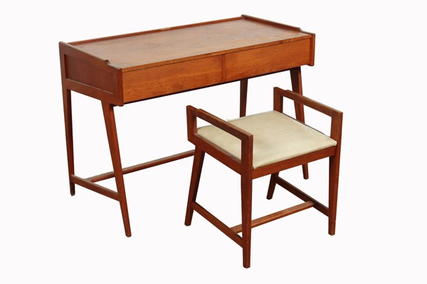 Lot 30 - STUDENT'S DESK & STOOL