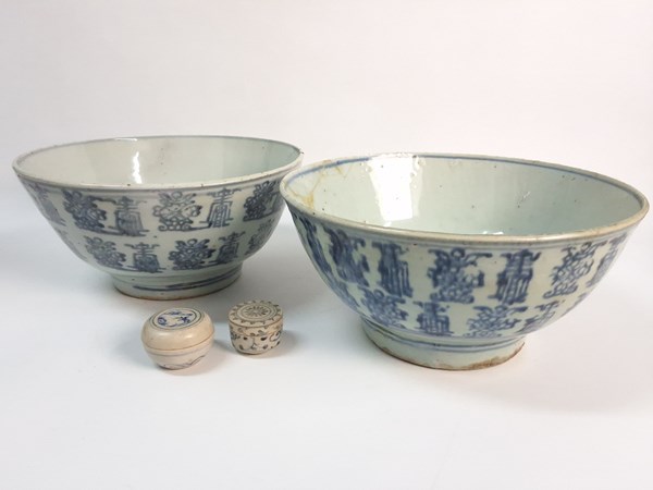 Lot 1290 - BLUE & WHITE GLAZED BOWLS