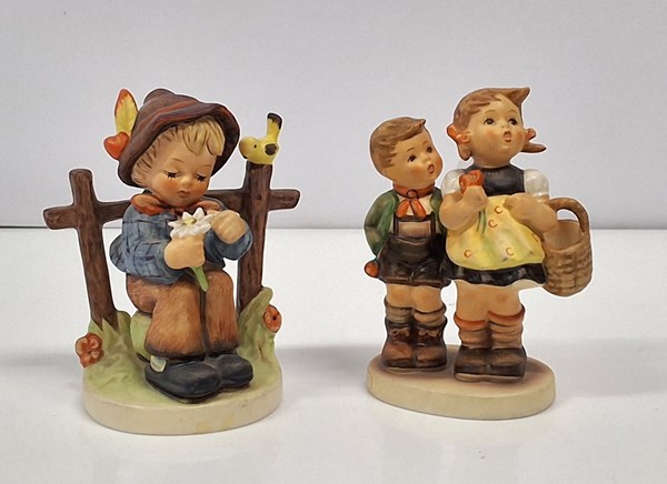 Lot 1350 - GOEBEL HŬMMEL FIGURES