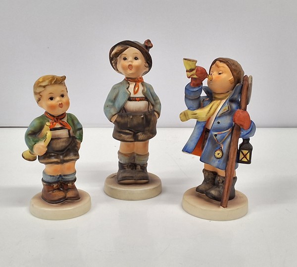 Lot 1347 - GOEBEL HŬMMEL FIGURES