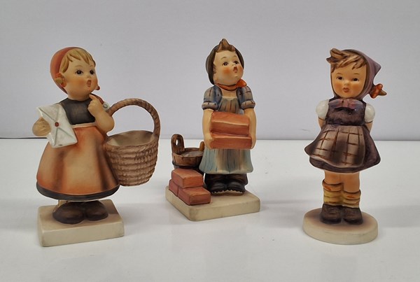 Lot 1313 - GOEBEL HŬMMEL FIGURES