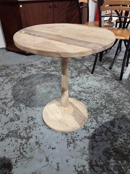 Lot 262 - SIDE TABLE