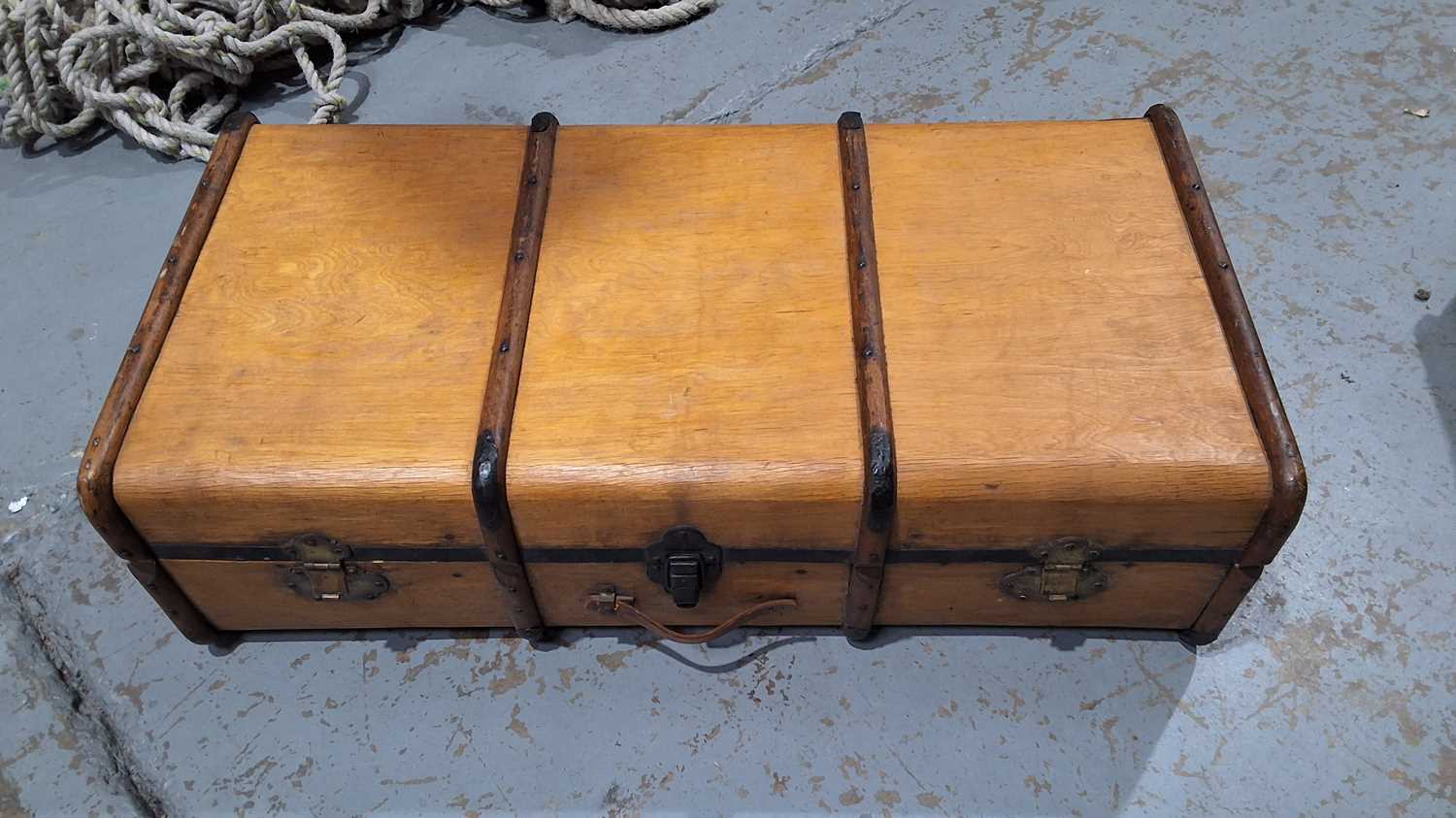 Lot 214 - TRAVEL TRUNK