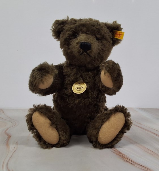 Lot 1213 - STEIFF BEAR