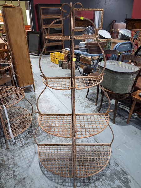 Lot 386 - PLANT STAND