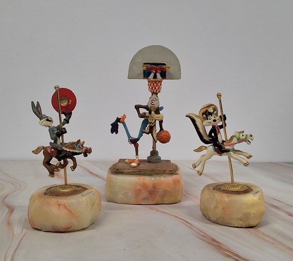 Lot 1211 - LOONEY TUNES SCULPTURES