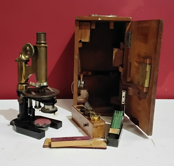 Lot 1260 - MICROSCOPE