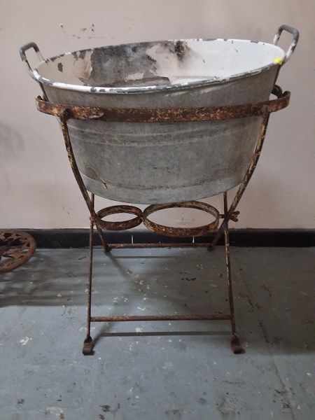 Lot 213 - LAUNDRY TUB AND STAND