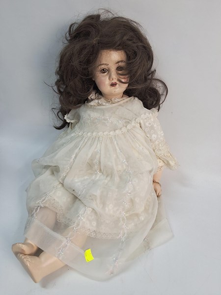 Lot 1200 - DOLL