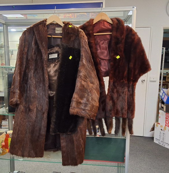 Lot 1193 - FUR COAT & WRAPS