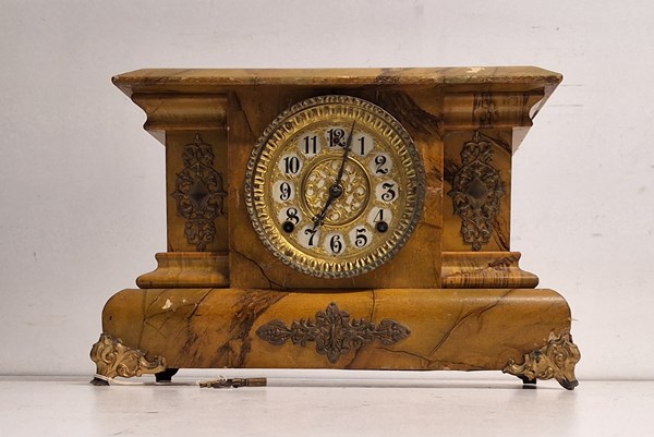 Lot 1368 - MANTEL CLOCK