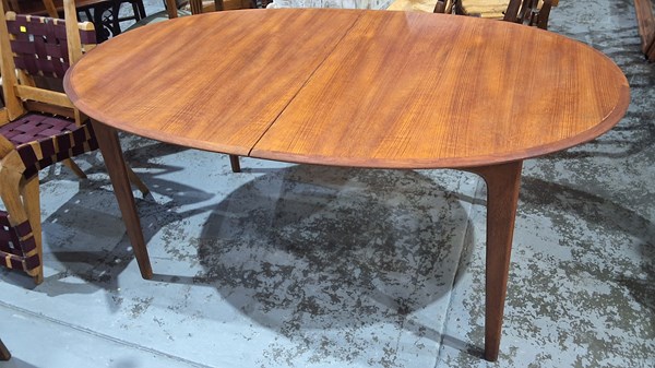 Lot 144 - DINING TABLE