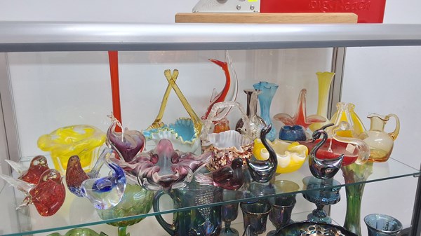 Lot 1399 - COLOURED GLASSWARE