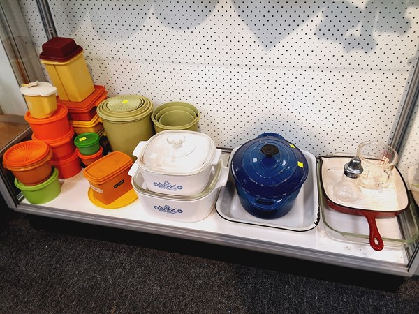 Lot 1250 - MID CENTURY KITCHENWARE