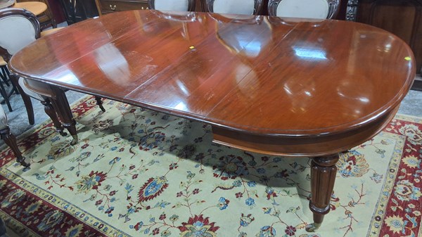 Lot 71 - DINING TABLE
