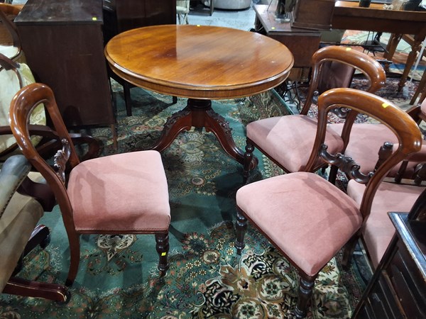 Lot 201 - DINING TABLE