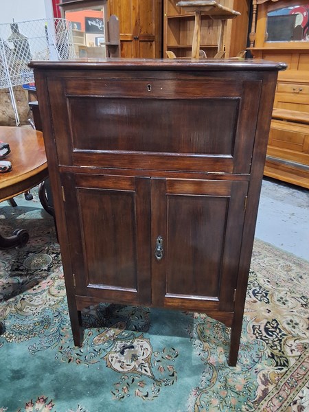 Lot 190 - CABINET