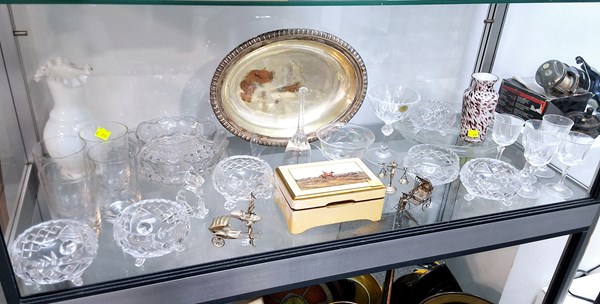 Lot 1454 - GLASS & METALWARE