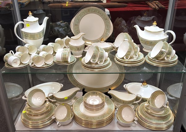 Lot 1209 - ROYAL DOULTON DINNER SERVICE