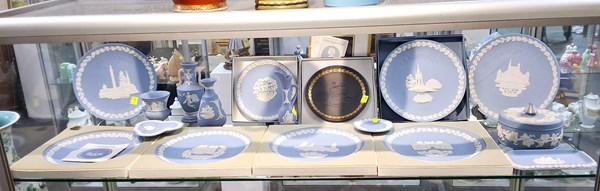 Lot 1374 - WEDGWOOD JASPERWARE