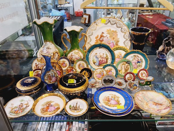 Lot 1405 - A COLLECTION OF LIMOGES PORCELAIN