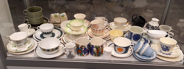 Lot 1166 - MUGS, CUPS & SAUCERS